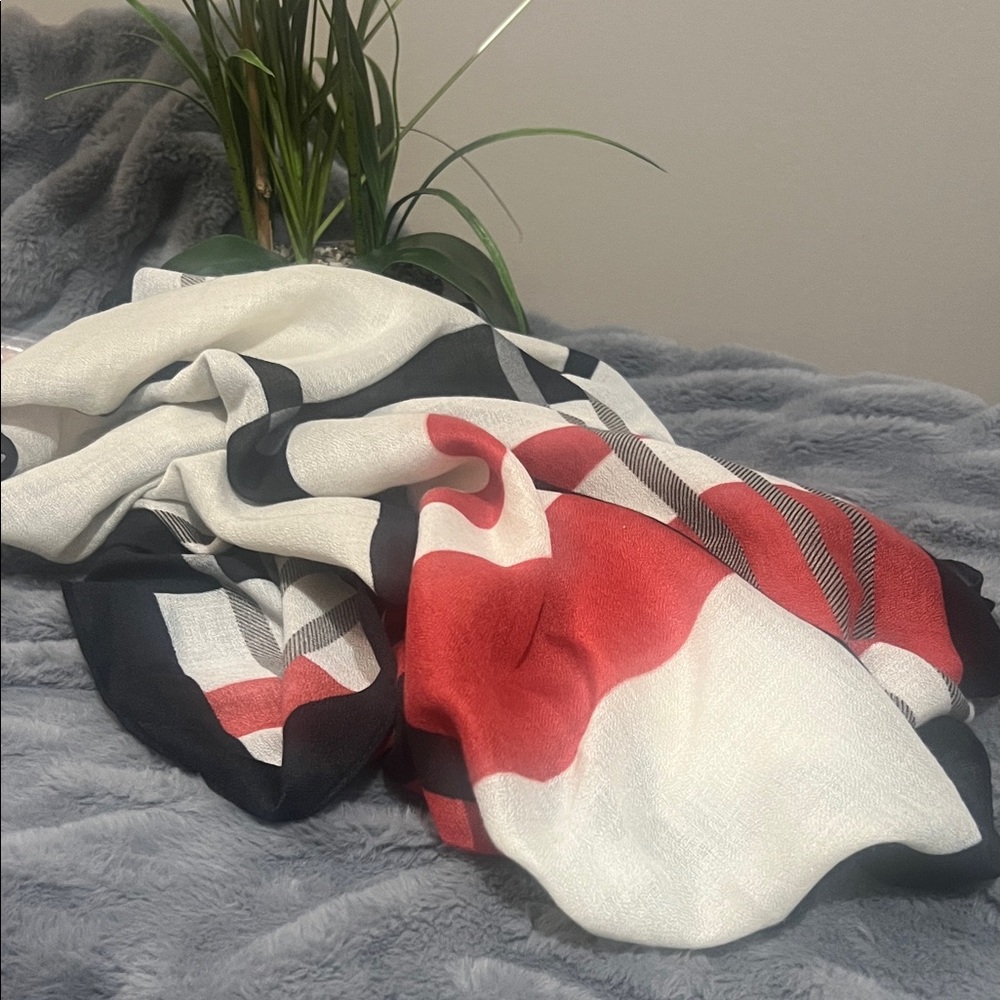 Elegant Fashion Scarf NWOT retail $25 - Picture 3 of 4